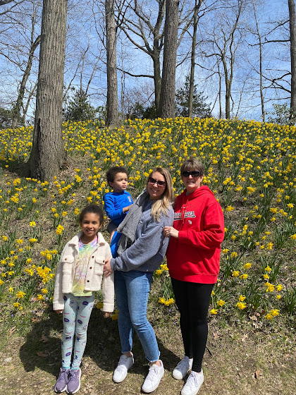 Family at Daffodil Hill