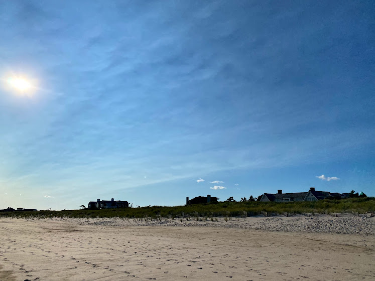 Weekend in The Hamptons: Sandy beach and houses at Cooper's Beach in Southampton, New York